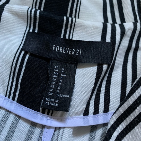 Forever 21 Black & White Striped Blazer - Picture 5 of 8